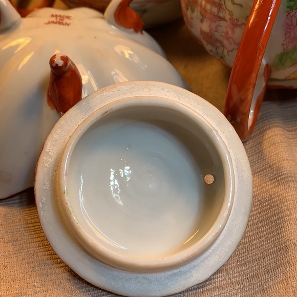 Handmade Japanese Porcelain 4-piece set - Picture 10 of 16